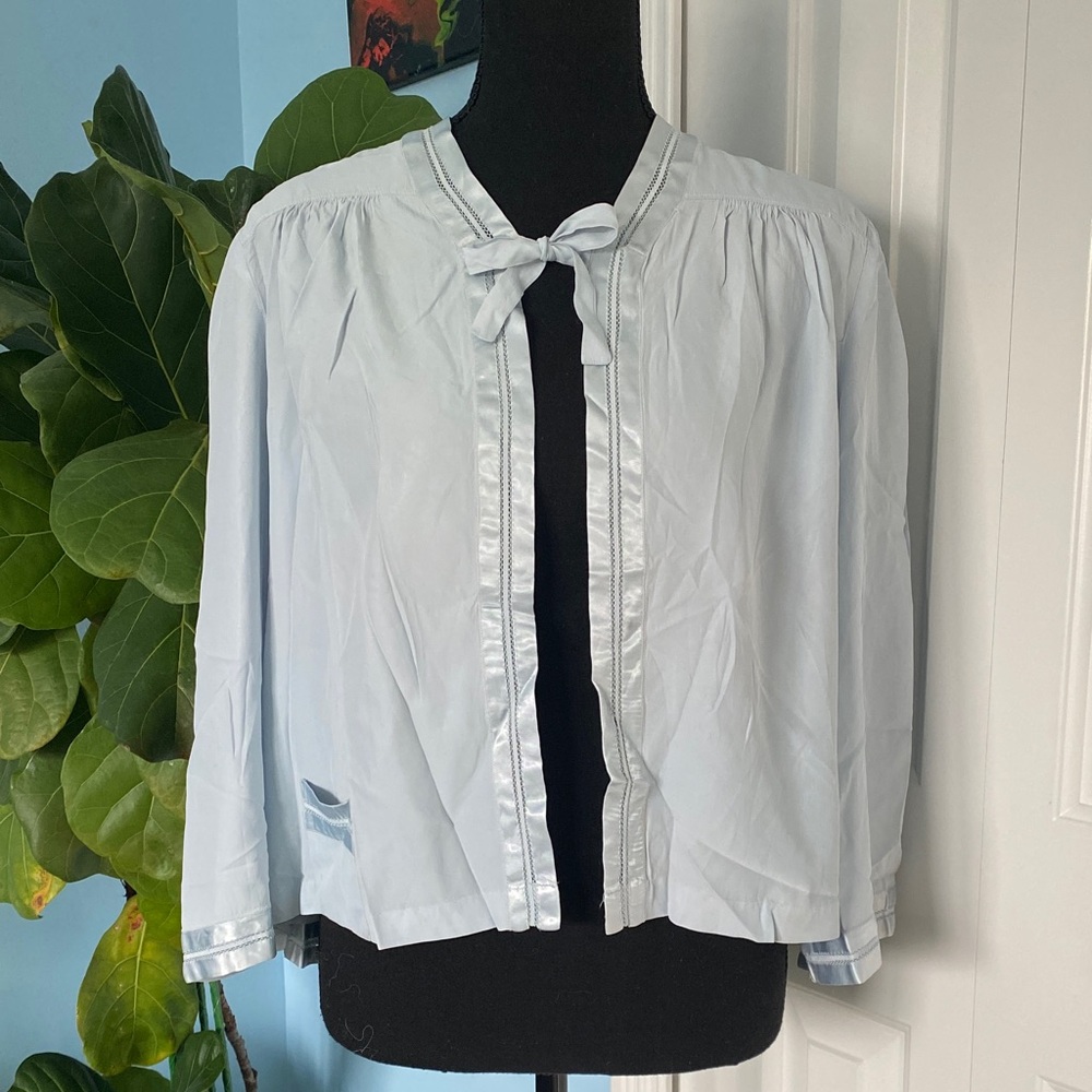 Beautiful Vintage 40’s 50’s Gibson by Barbizon Light Blue Long Sleeve Top W/ Tie